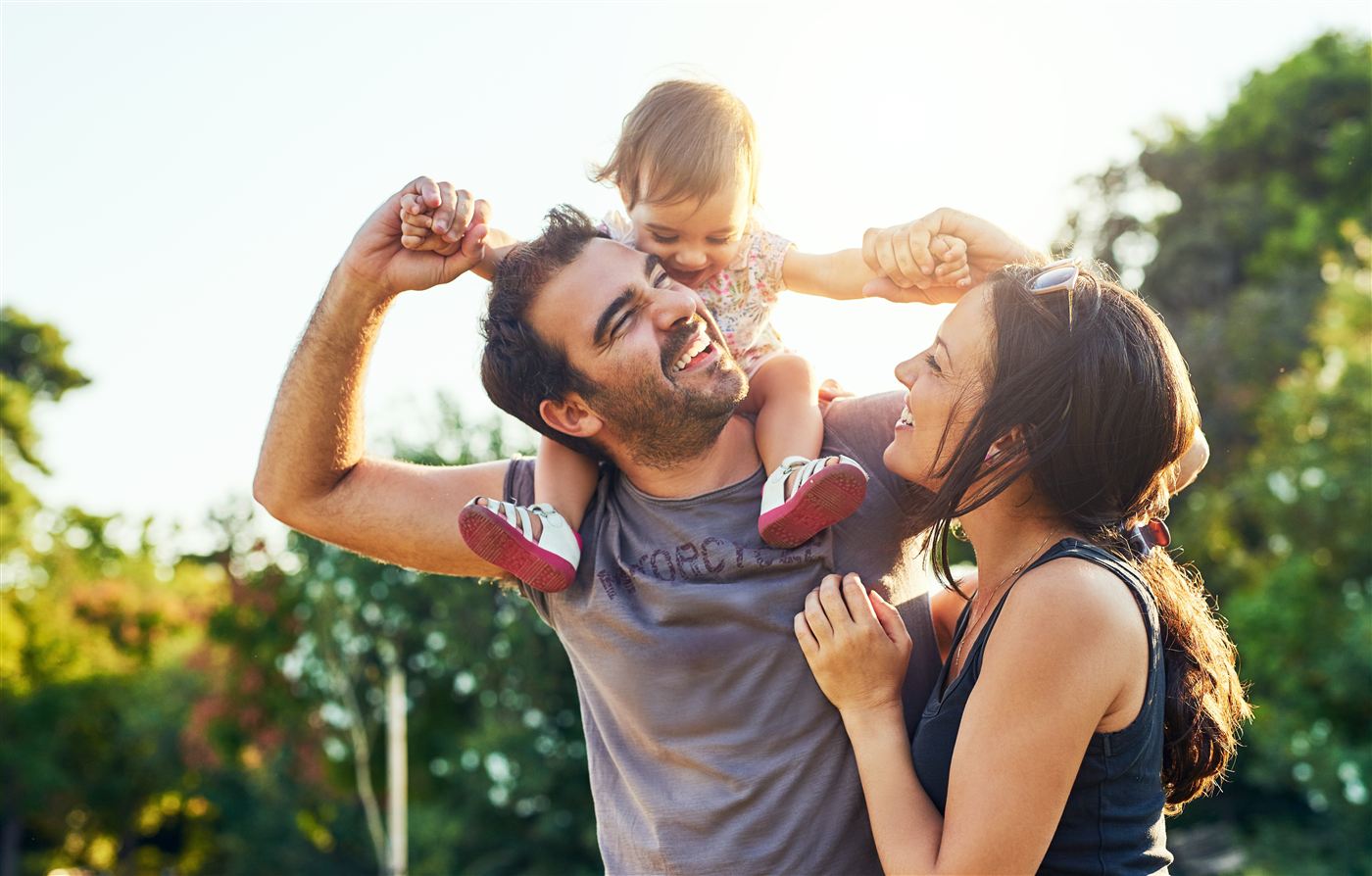Familia disfrutando en su hogar